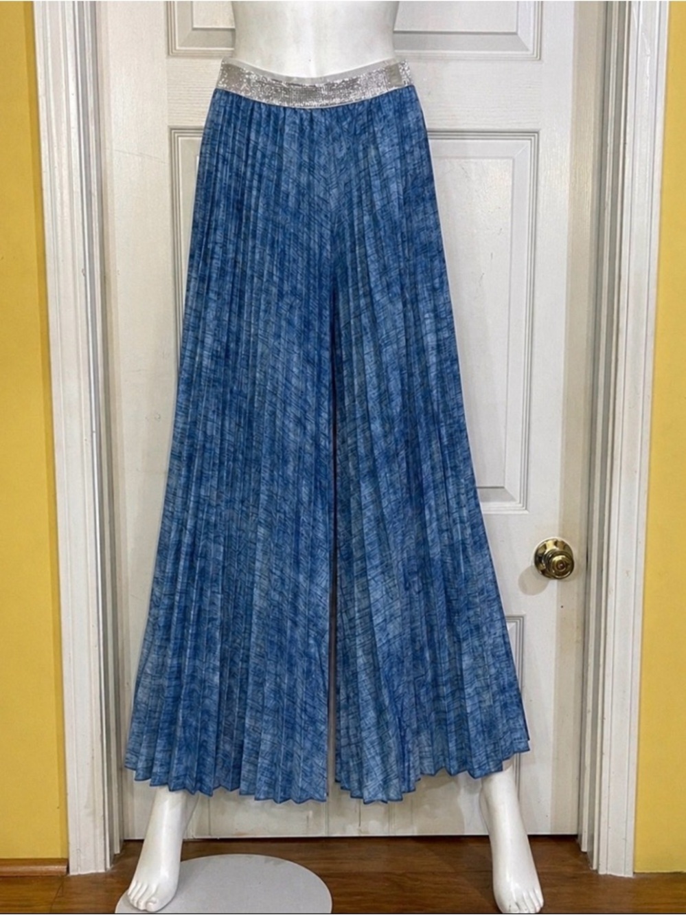 NWT Ft Inc Blue Pleated wide leg pant size M